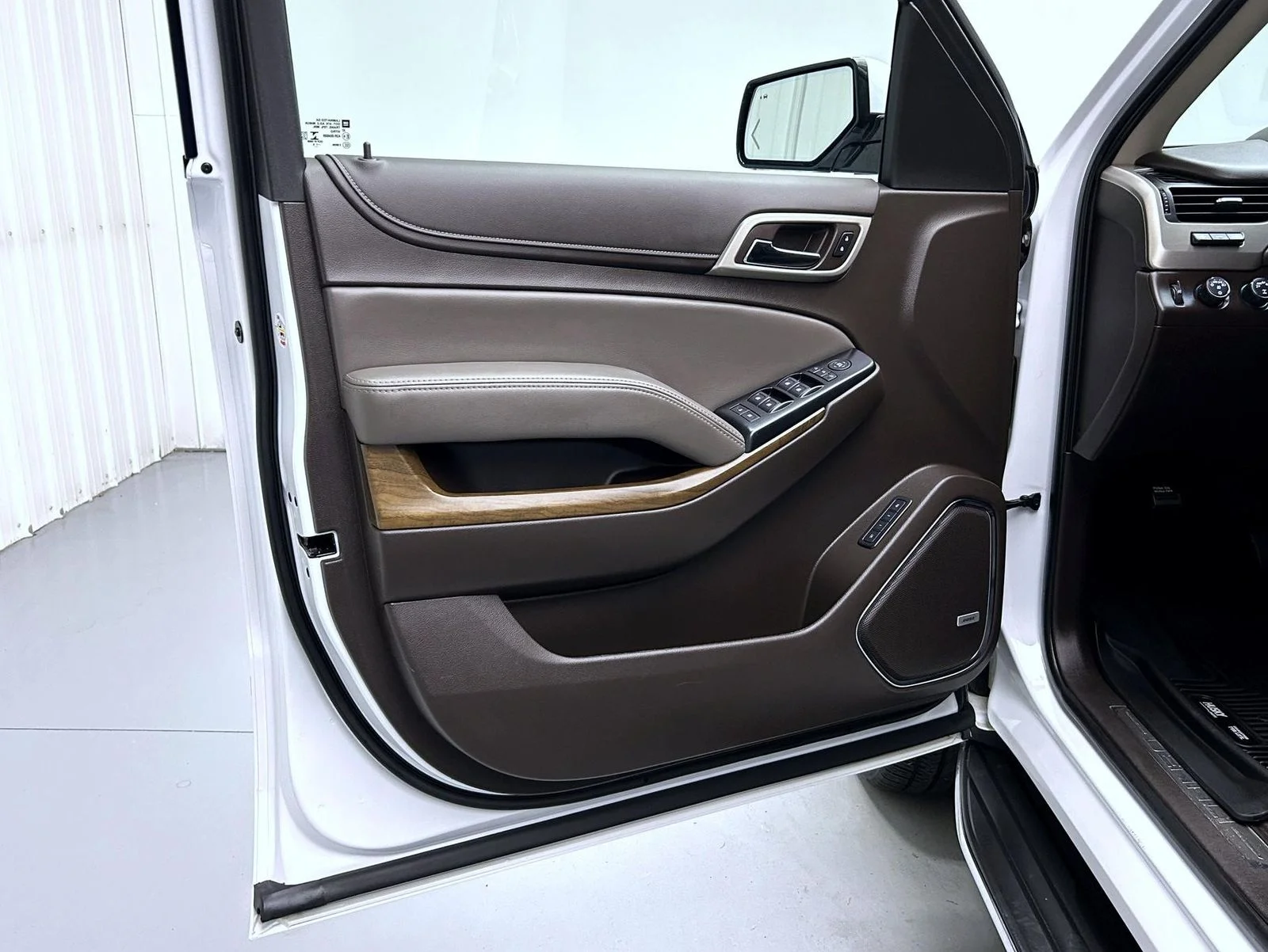 Used 2019 White GMC Denali image 9