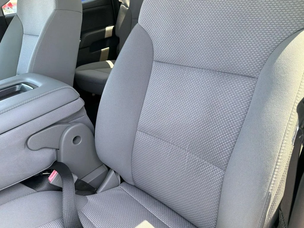 Used 2018 Summit White Chevrolet LT image 30