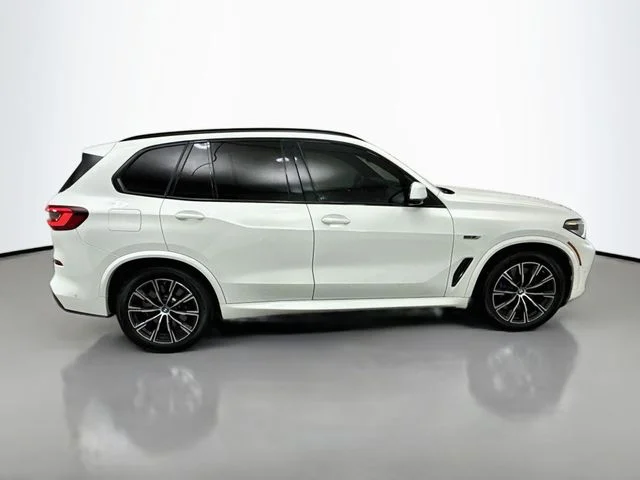 Used 2022 White BMW xDrive45e image 8