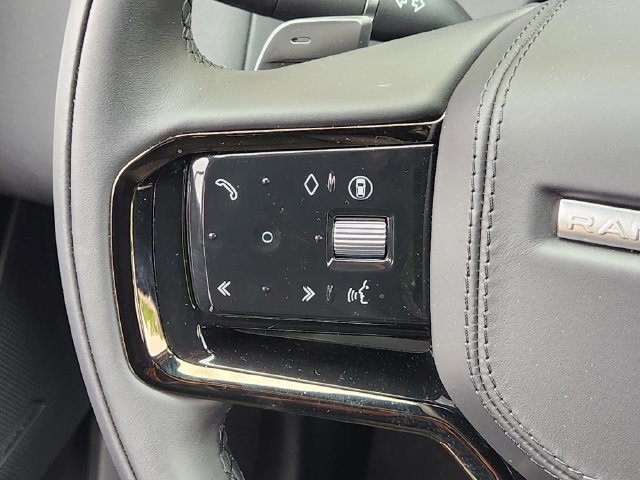 Used 2026  Land Rover Dynamic SE image 27