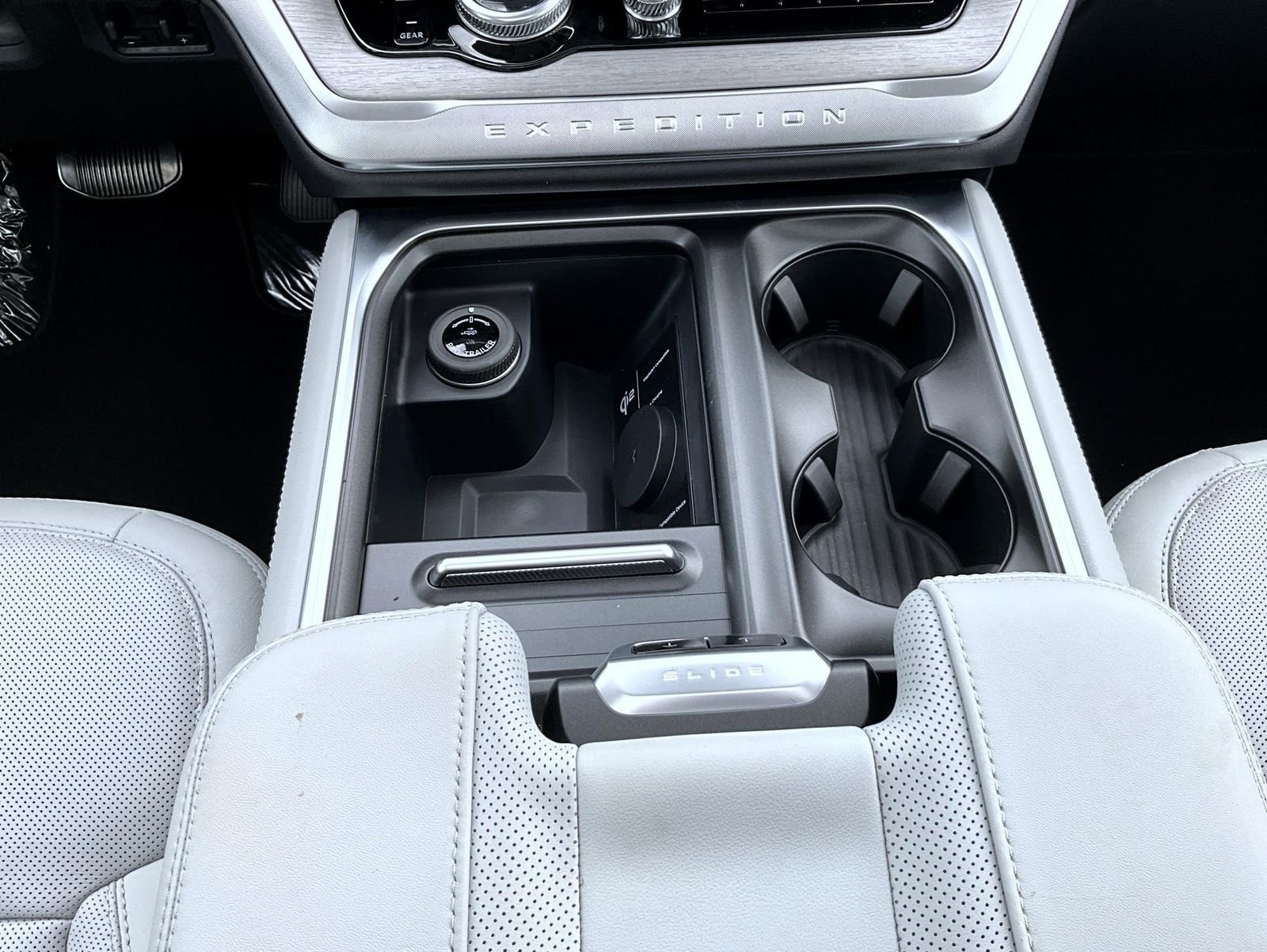 New 2027 Star White Metallic Tri-Coat Ford Platinum image 17