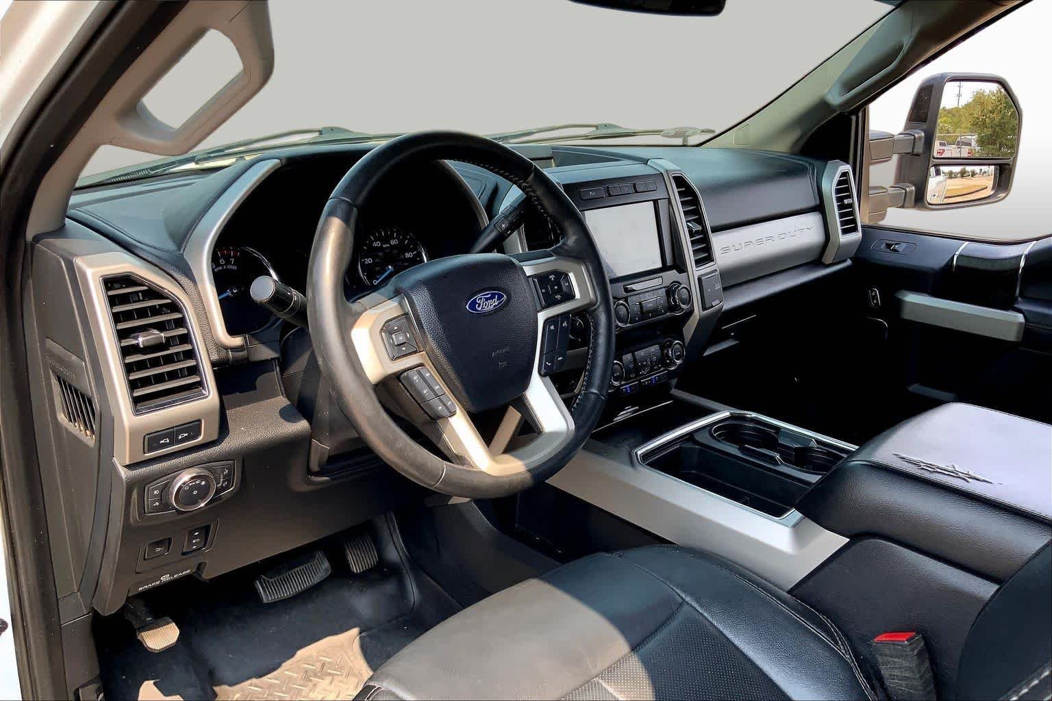 Used 2020 Star White Metallic Tri-Coat Ford LARIAT image 17
