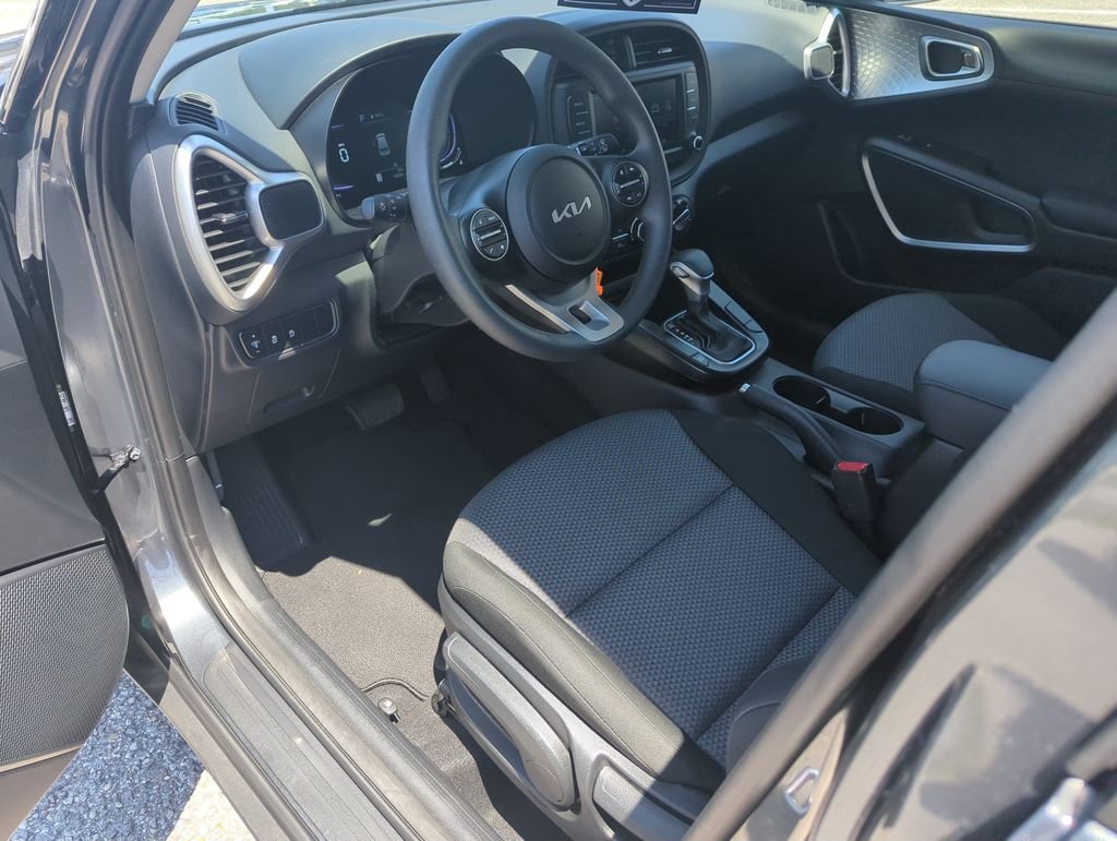 Used 2025  Kia LX image 11