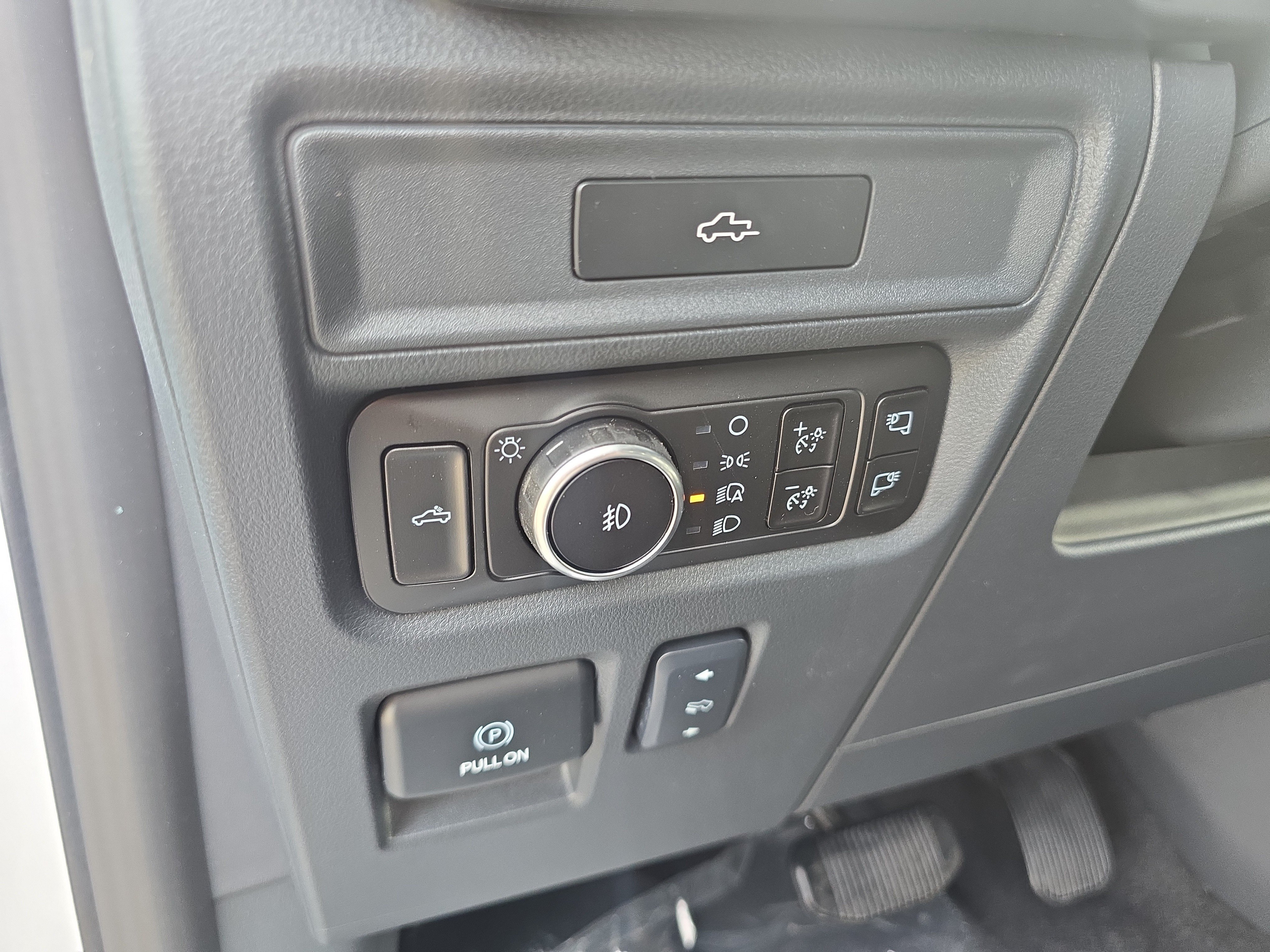 New 2026 Oxford White Ford Lariat® image 15