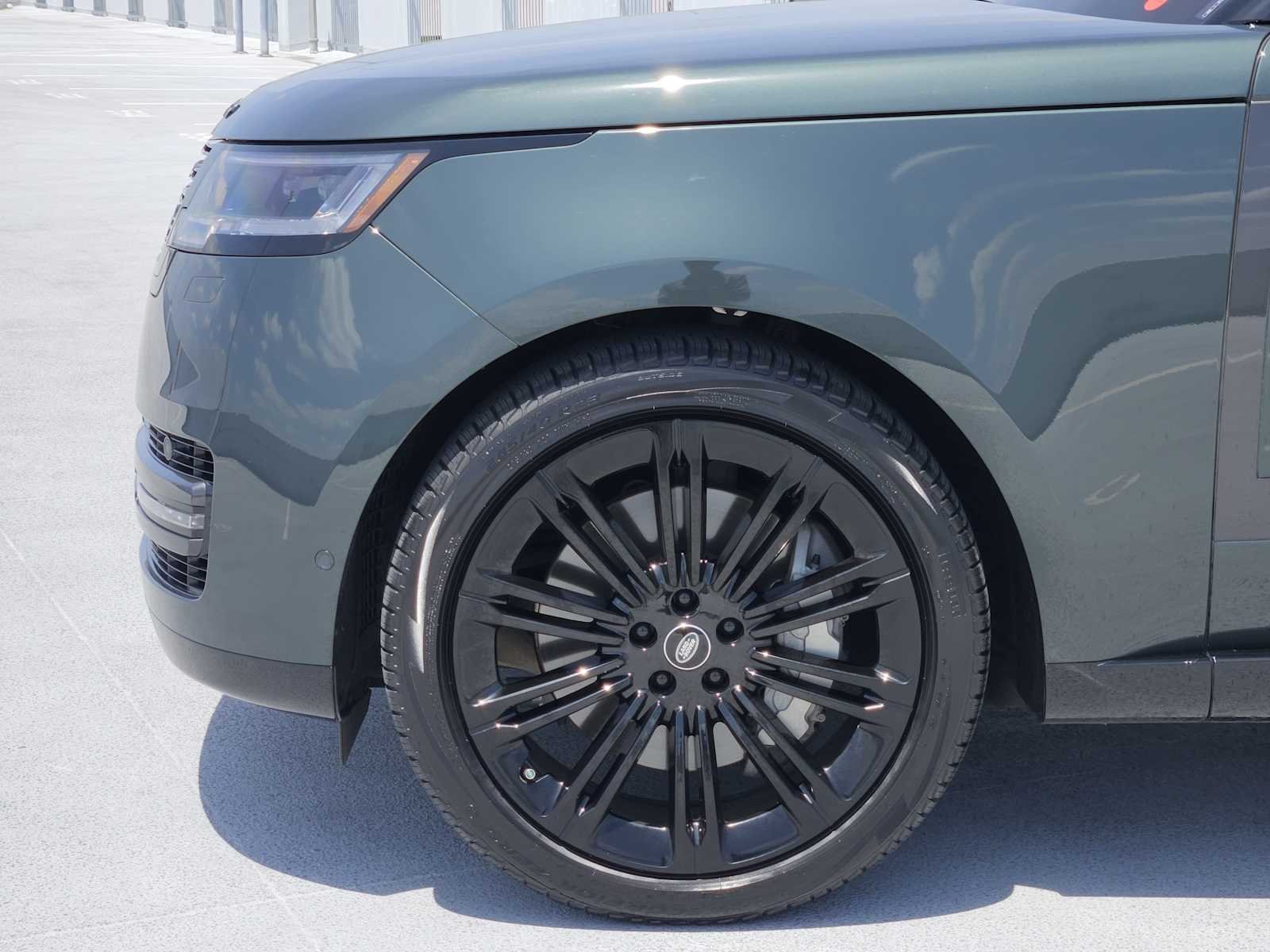 Certified Used 2023 Belgravia Green Metallic Land Rover SE image 9