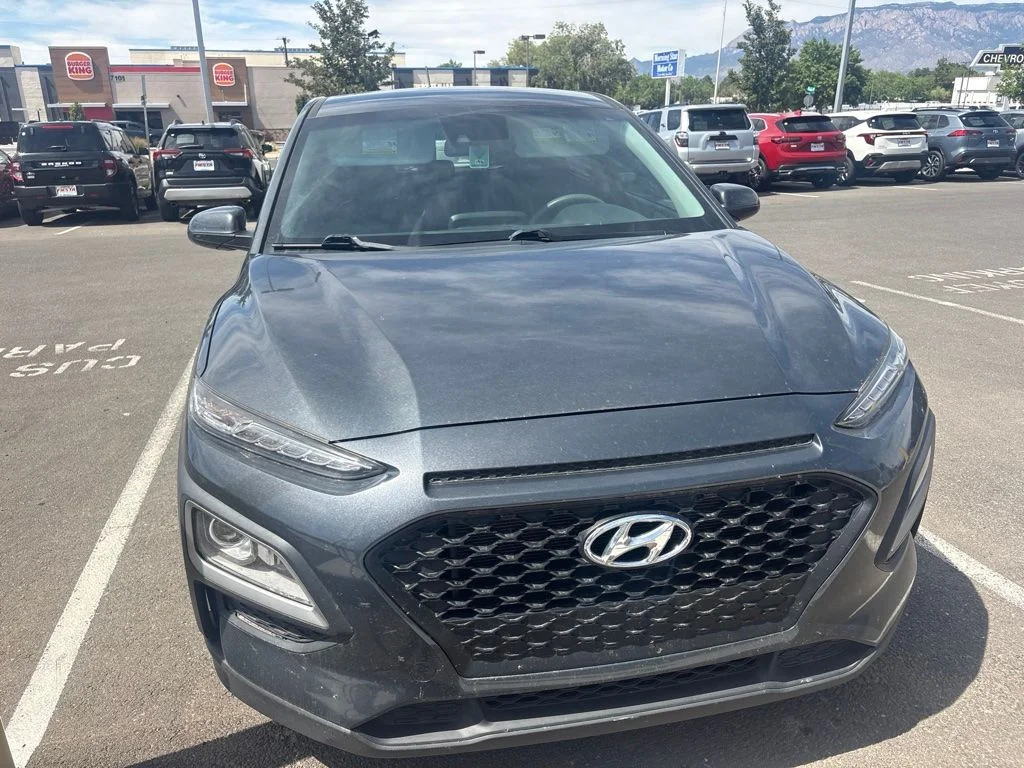 Used 2021 Gray Hyundai SE image 7