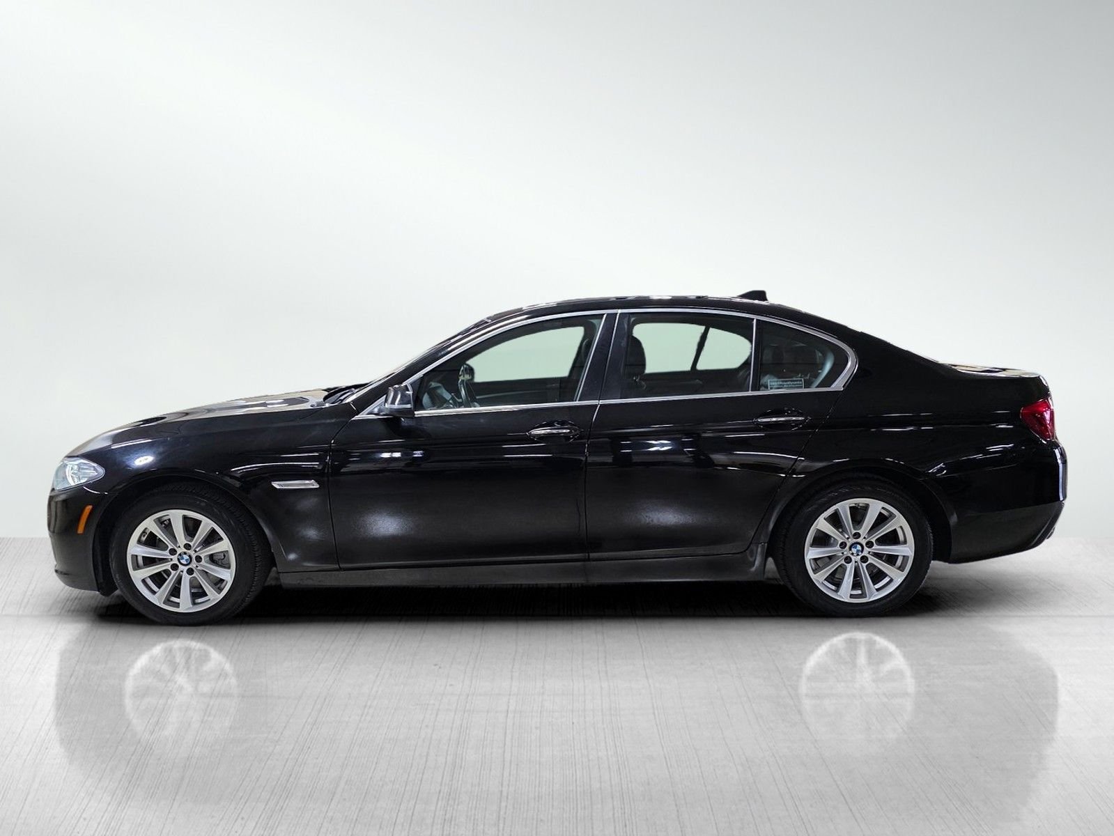 Used 2015 Jet Black BMW 528i image 4