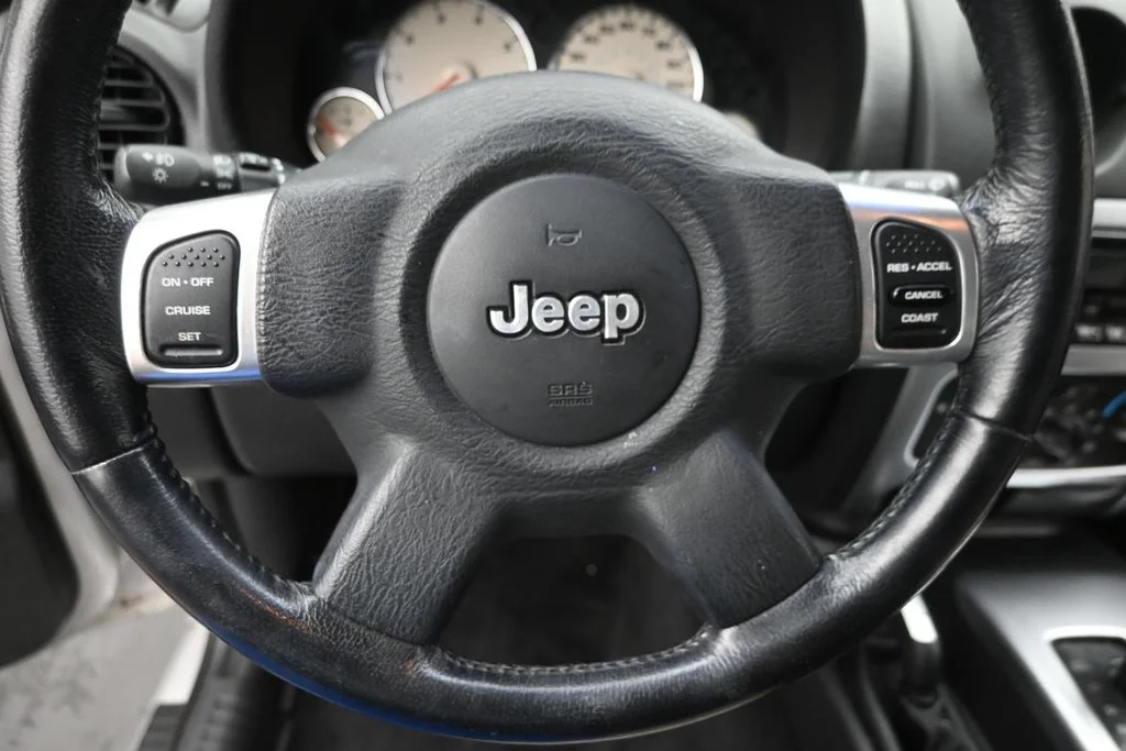 Used 2002 Silver Jeep Limited image 17