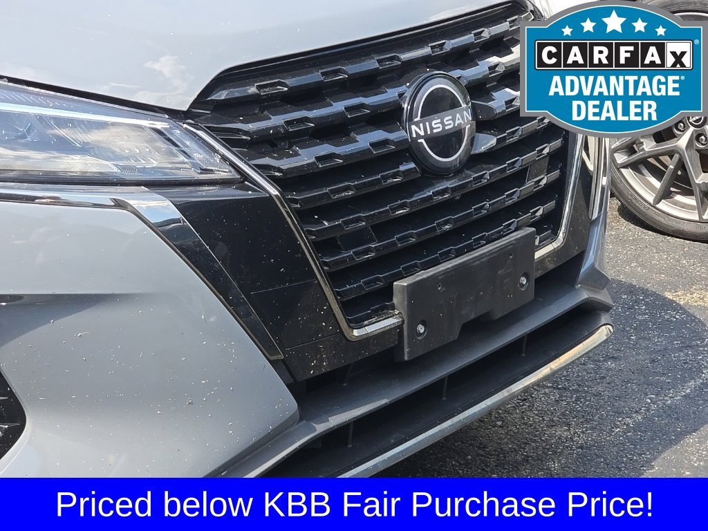Used 2024 Gray Nissan SR image 3