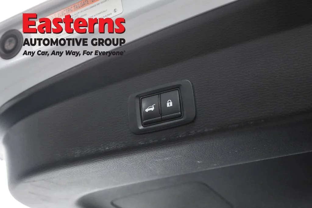 Used 2023 White Mitsubishi SE image 23