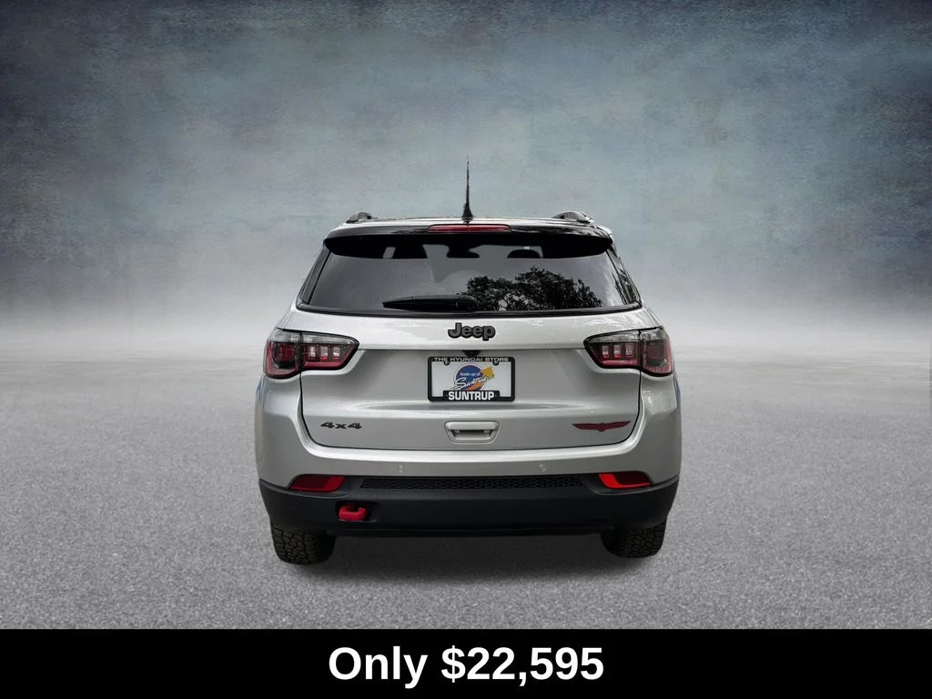 Used 2025 Silver Zynith Metallic Clearcoat Jeep Trailhawk image 4