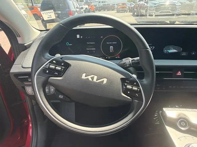 Used 2023 Runway Red Kia Wind image 21