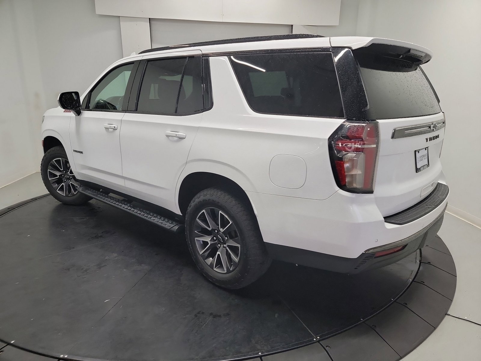 Used 2022 Summit White Chevrolet Z71 image 5