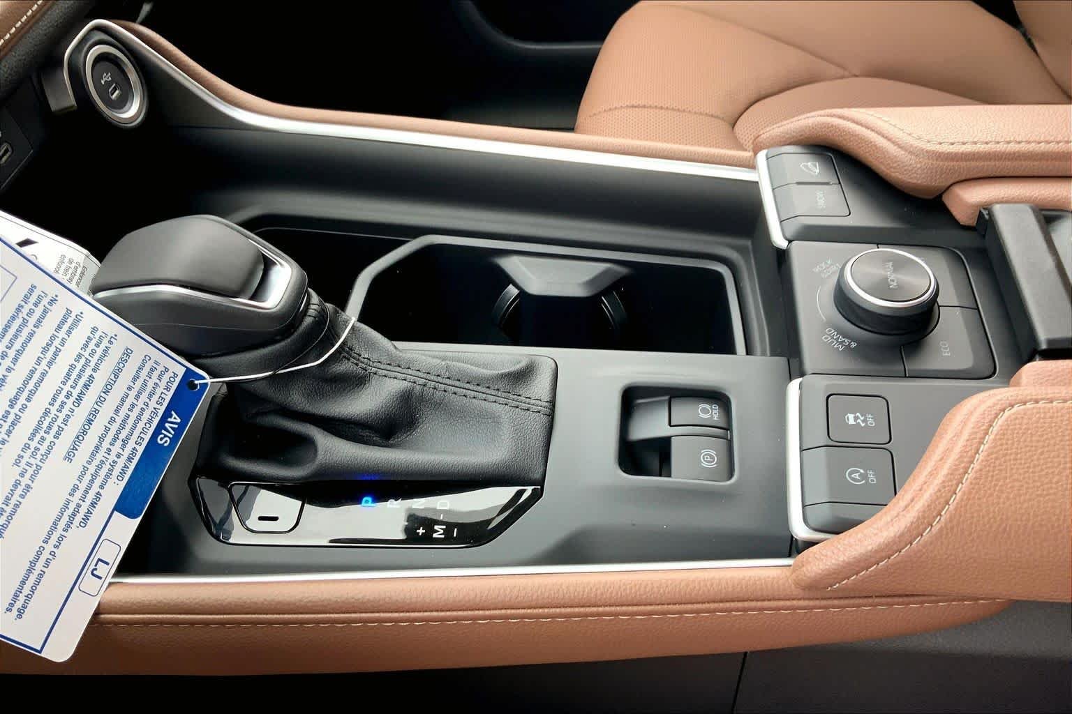 New 2026 Wind Chill Pearl Toyota Platinum image 7