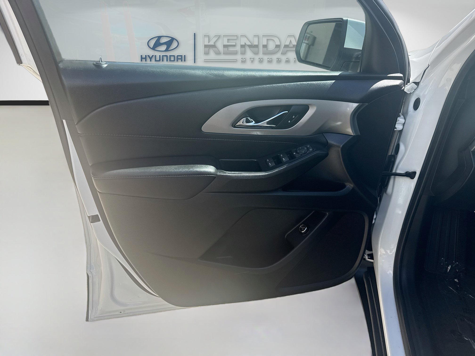 Used 2022 Summit White Chevrolet LT Cloth image 17