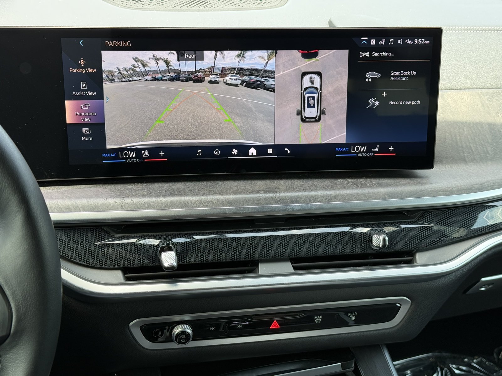 Used 2024 White Metallic BMW sDrive40i image 31