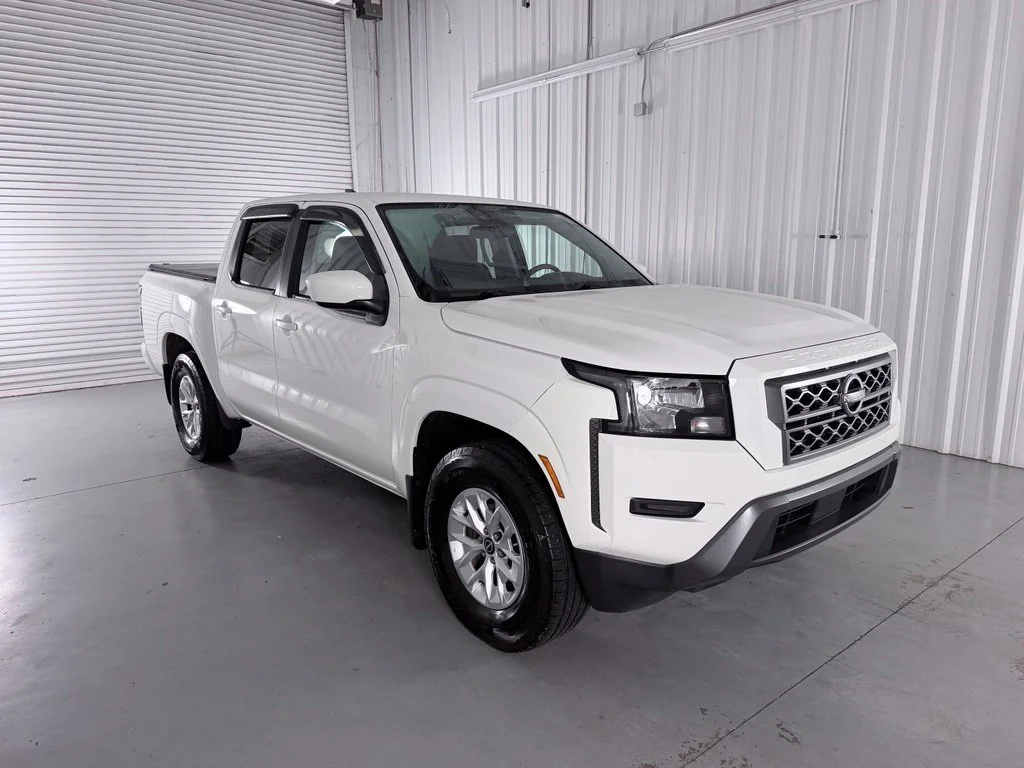 Used 2024 White Nissan SV image 3