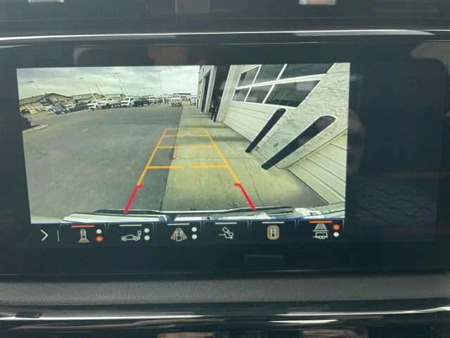Used 2025 White GMC AT4 image 17