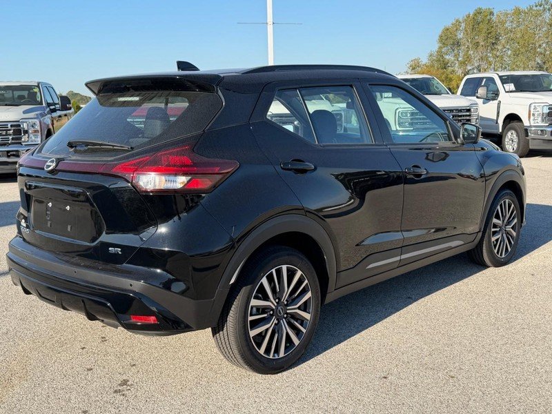 Used 2024 Super Black Nissan SR FWD image 6