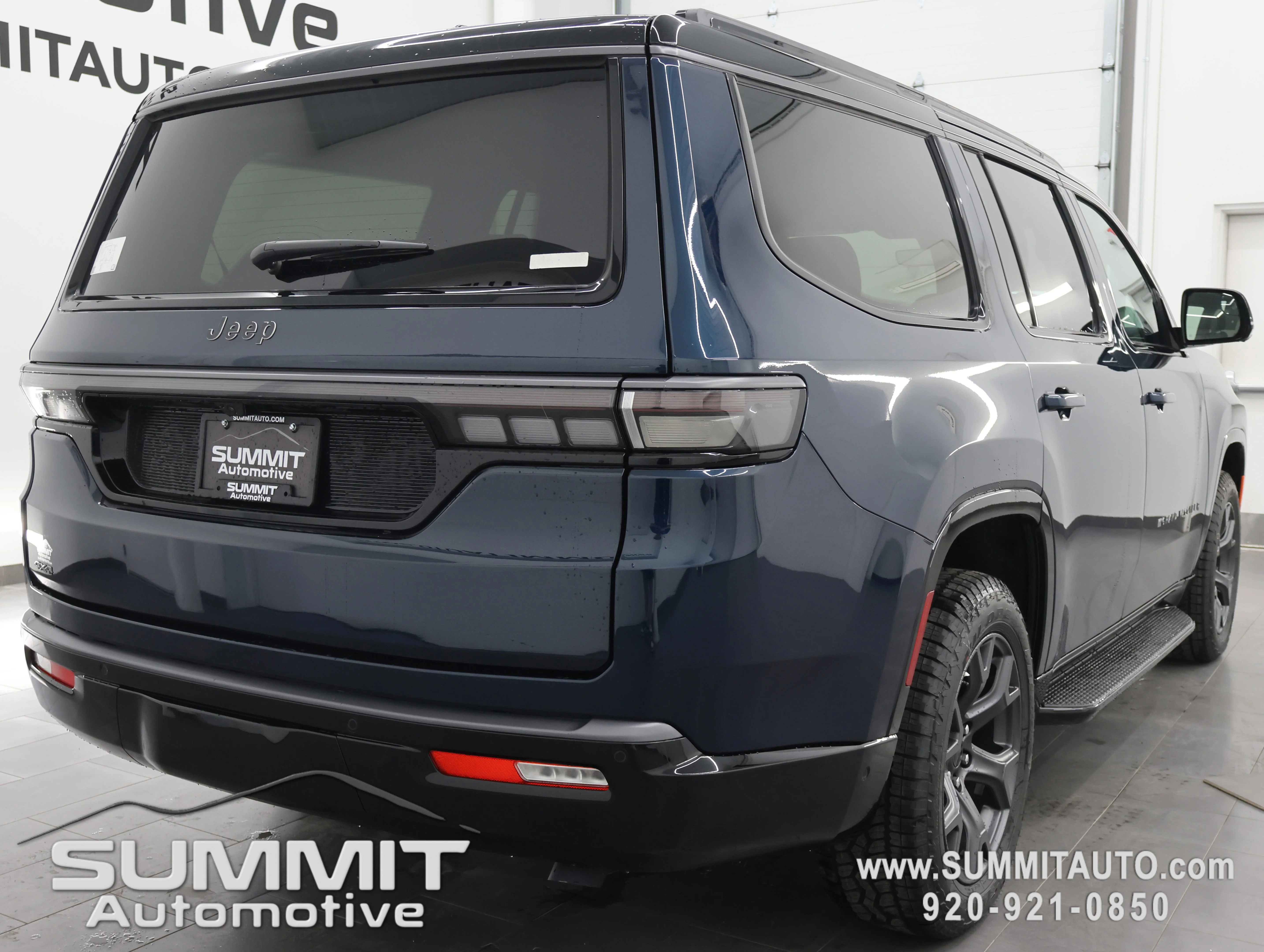 New 2026 Fathom Blue Pearl-Coat Exterior Paint (Late Availability) Jeep Upland image 4