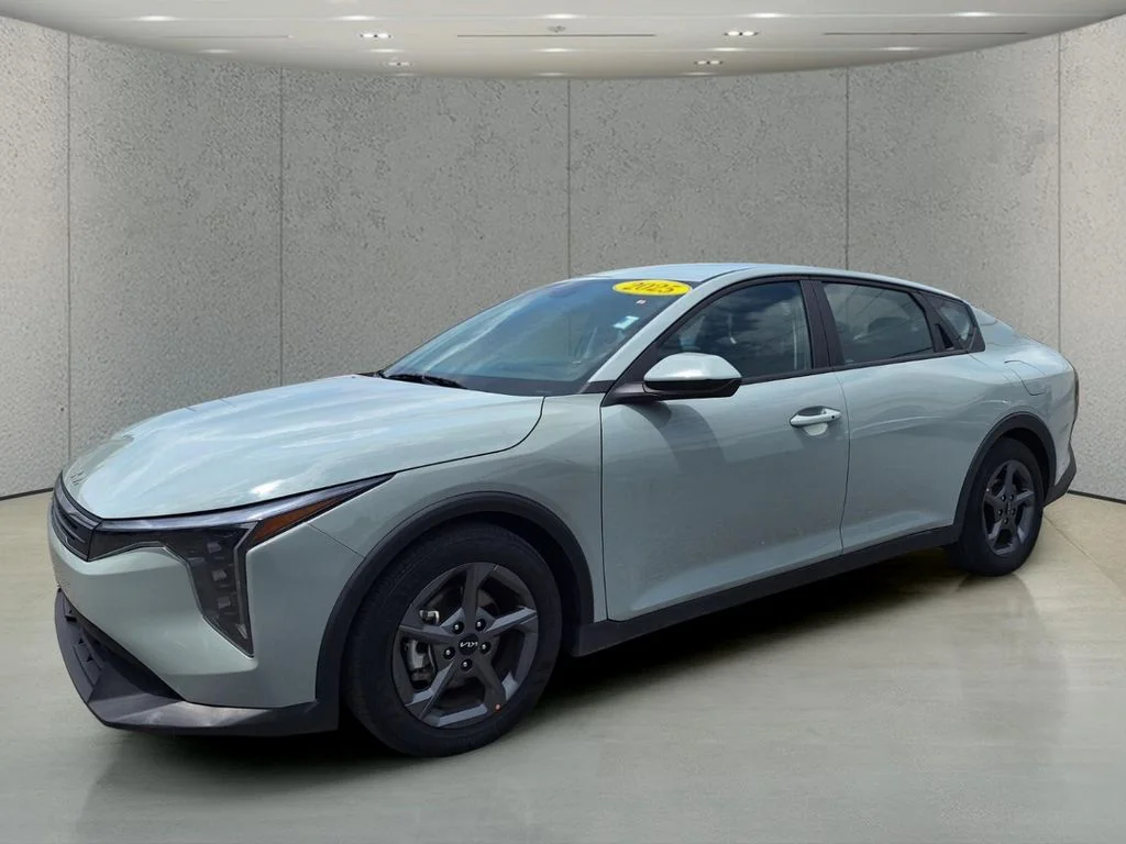 2025 Kia K4 LXS AT's photo