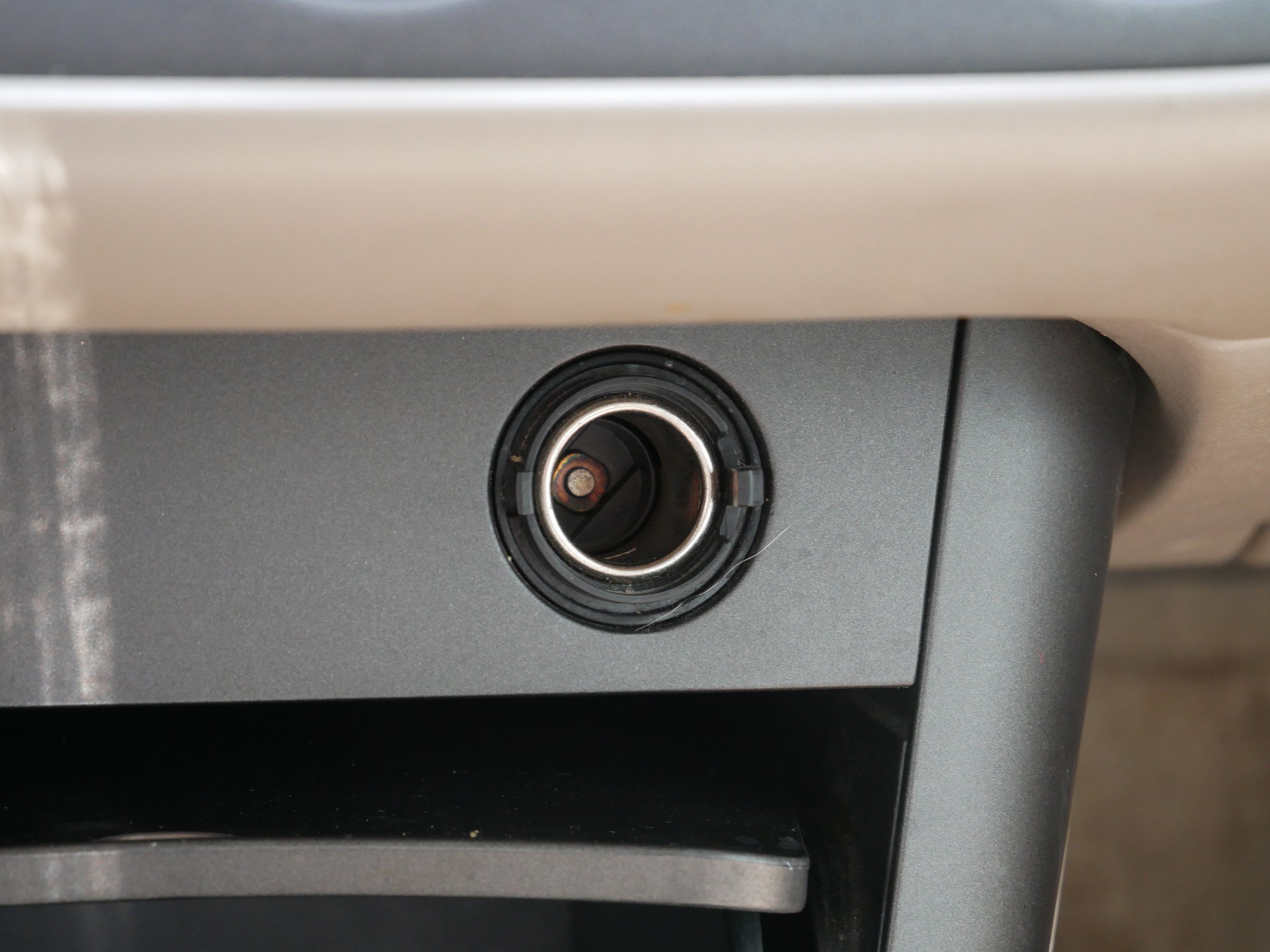 Used 2005 Gray Toyota LE image 23