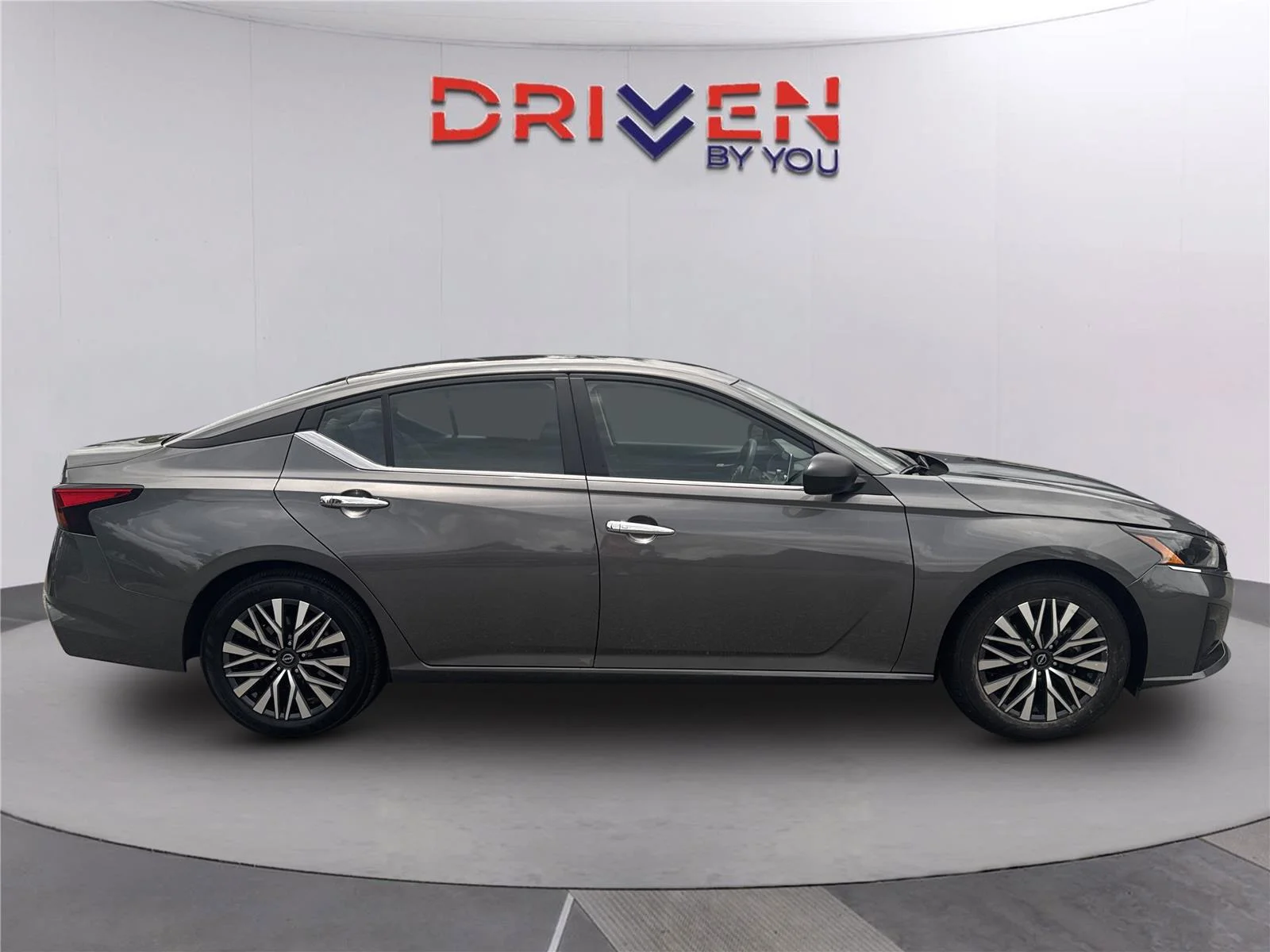 Used 2025 Gun Metallic Nissan SV image 3