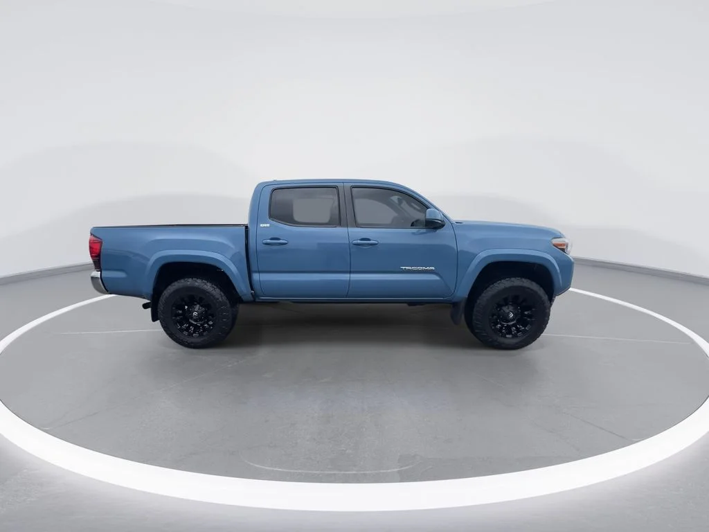 Used 2019 Blue Toyota SR5 image 9