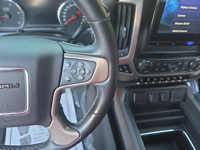 Used 2019 White GMC Denali image 19
