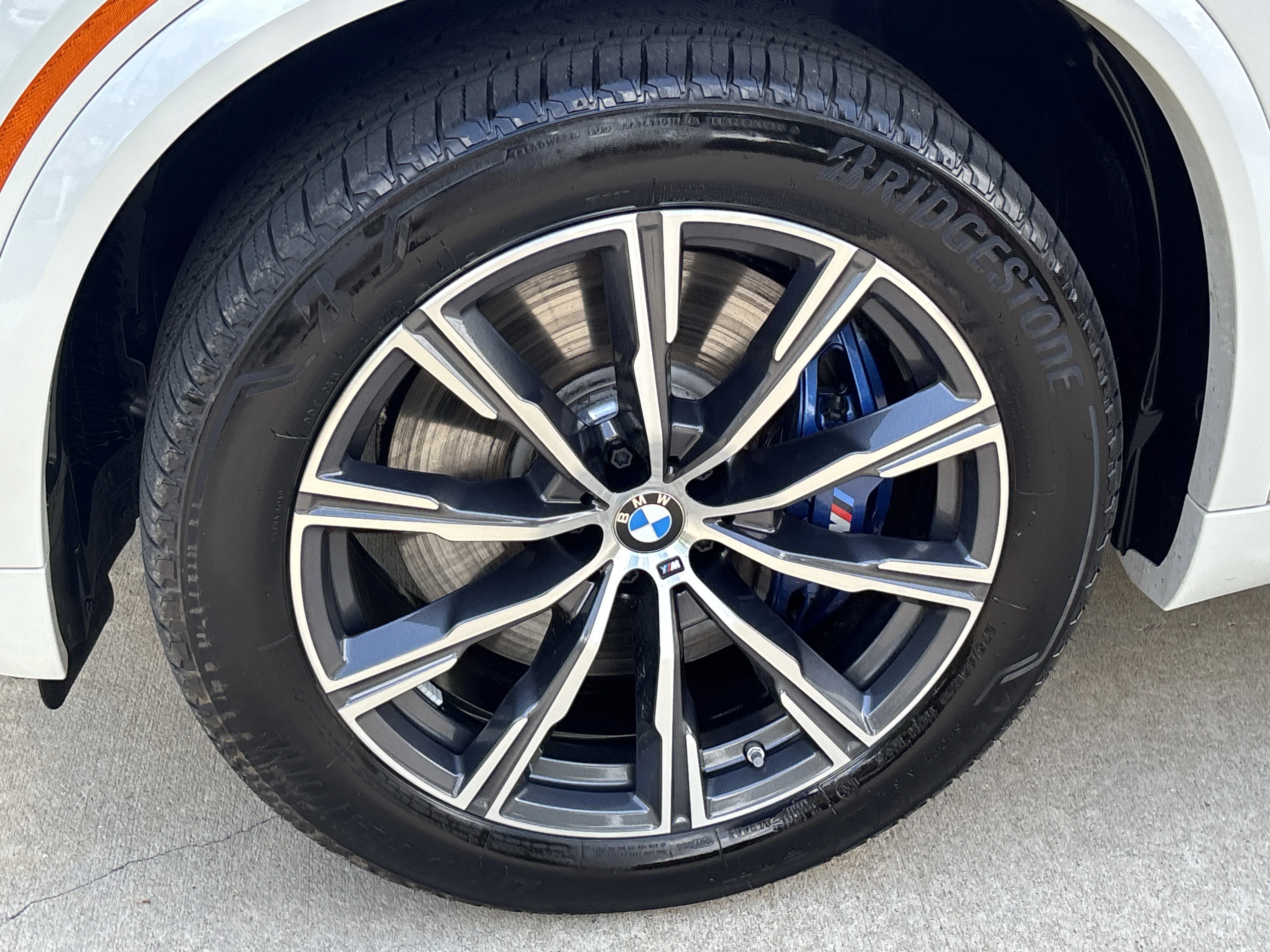 Certified Used 2025 Mineral White Metallic BMW M60i image 14