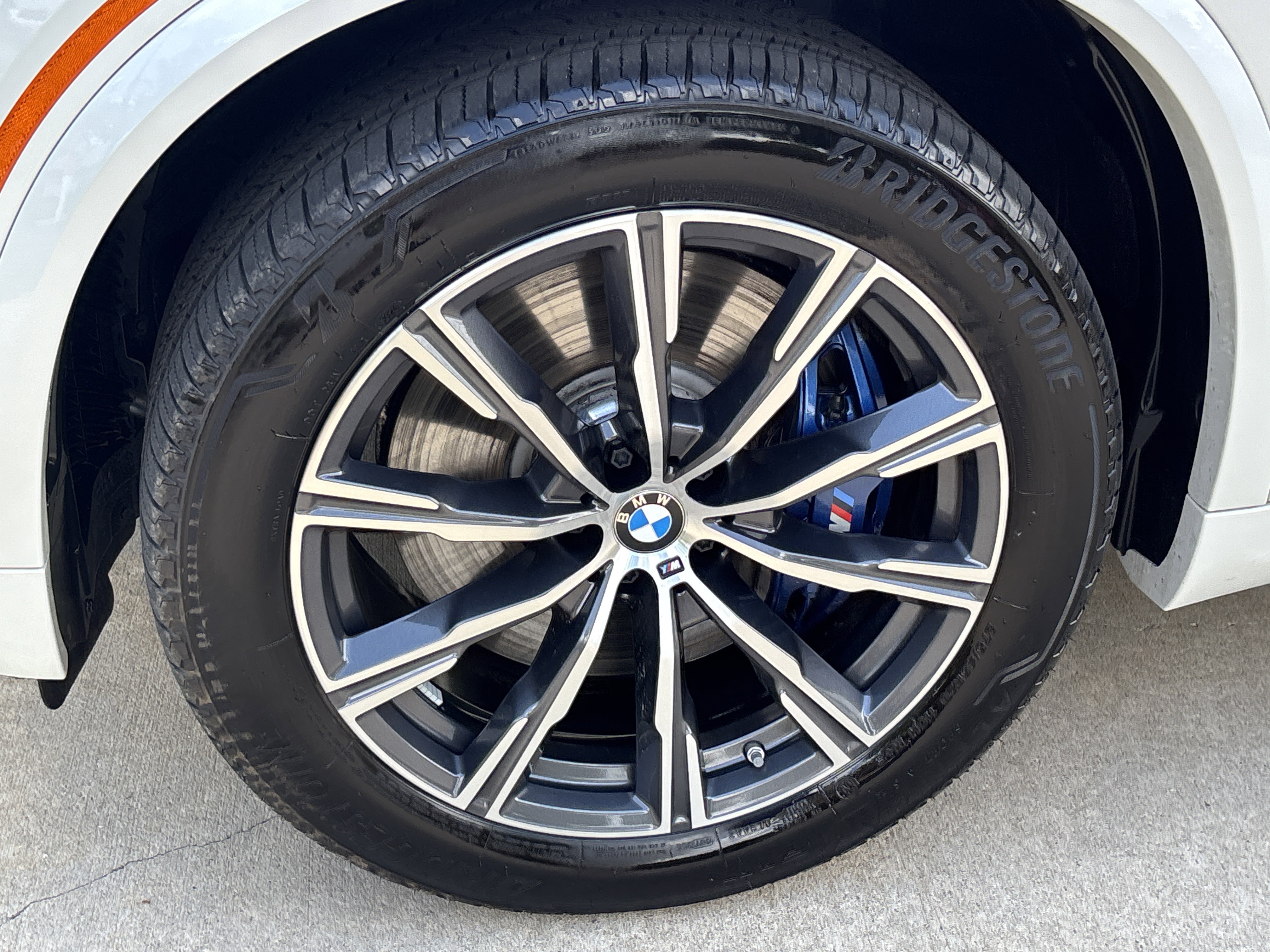 Used 2025 Mineral White Metallic BMW M60i image 14