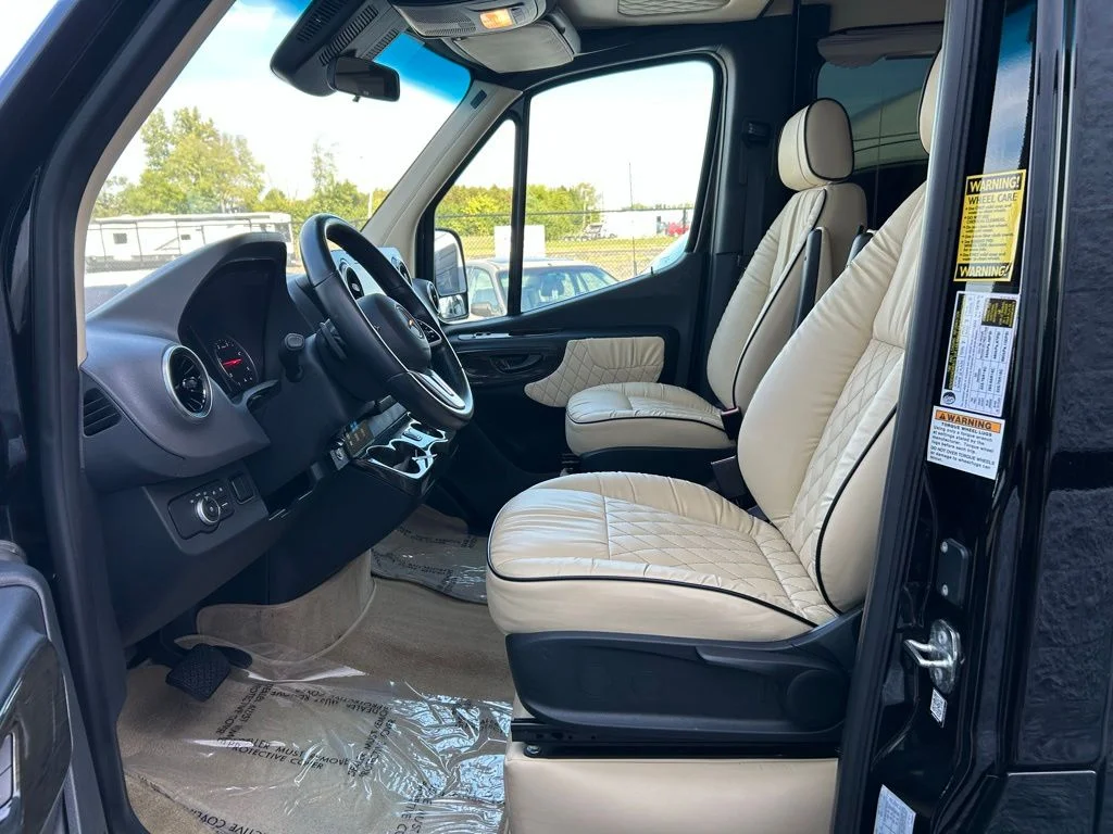 Used 2021 Black Mercedes-Benz Midwest Luxe Cruiser image 21
