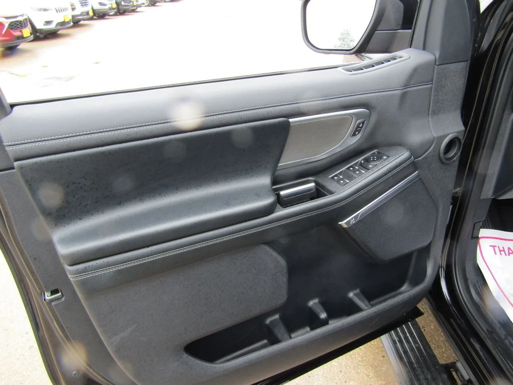 Used 2025 Black Ford Platinum image 24