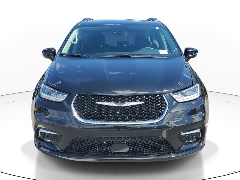 Used 2022 Black Chrysler Touring L image 2