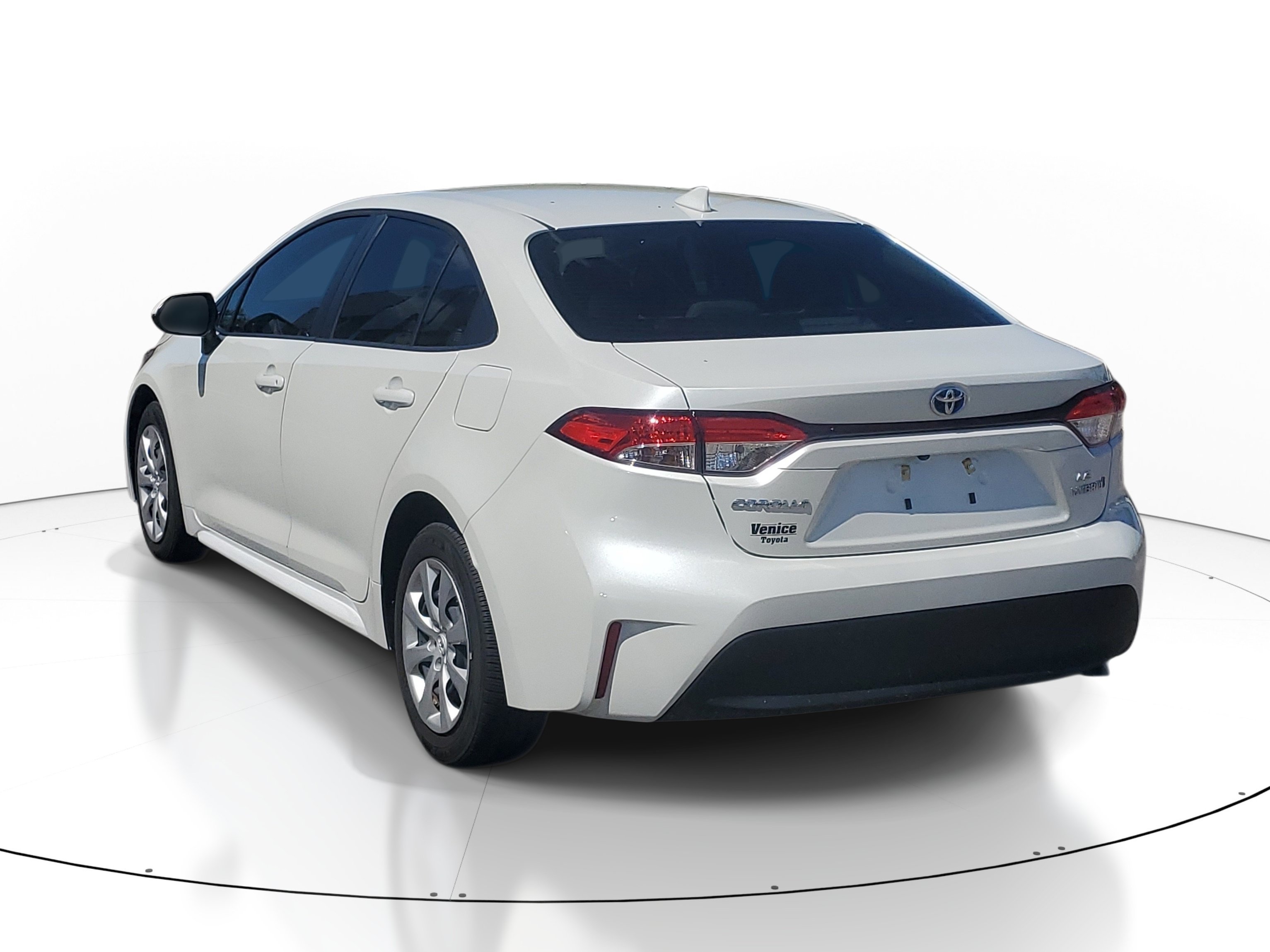 Used 2024 Wind Chill Pearl Toyota Hybrid LE image 3