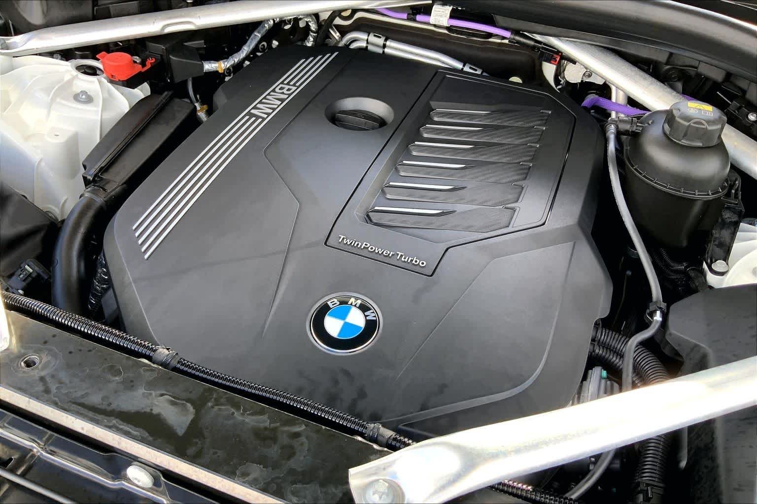 Used 2023 Alpine White BMW sDrive40i image 32