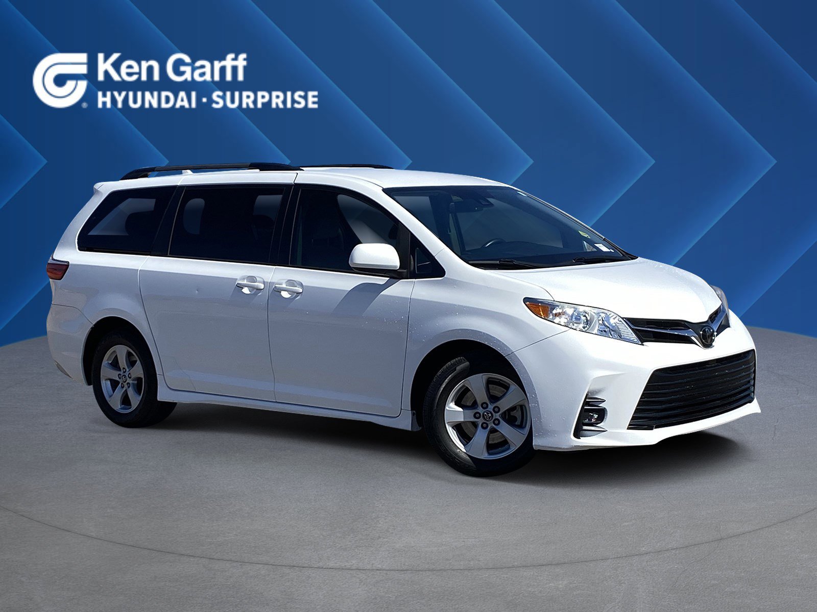 2018 Toyota Sienna LE V6 8-Passenger's photo