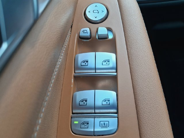 Used 2025 Red BMW xDrive40i image 9