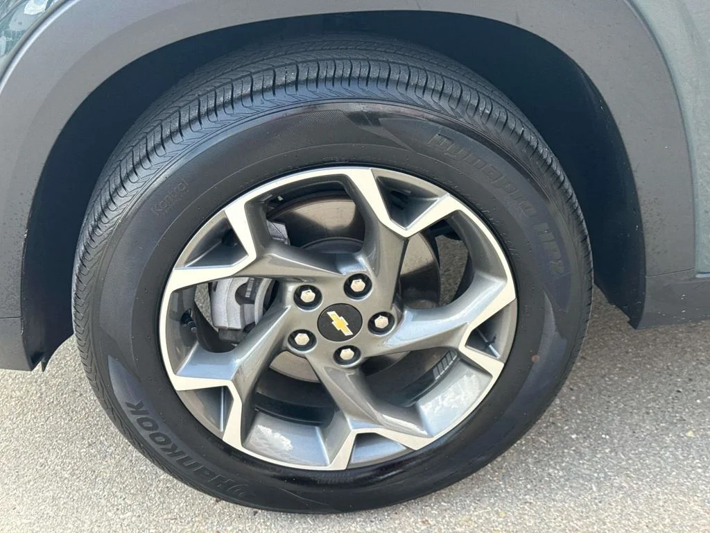 Used 2025 Gray Chevrolet LT image 10