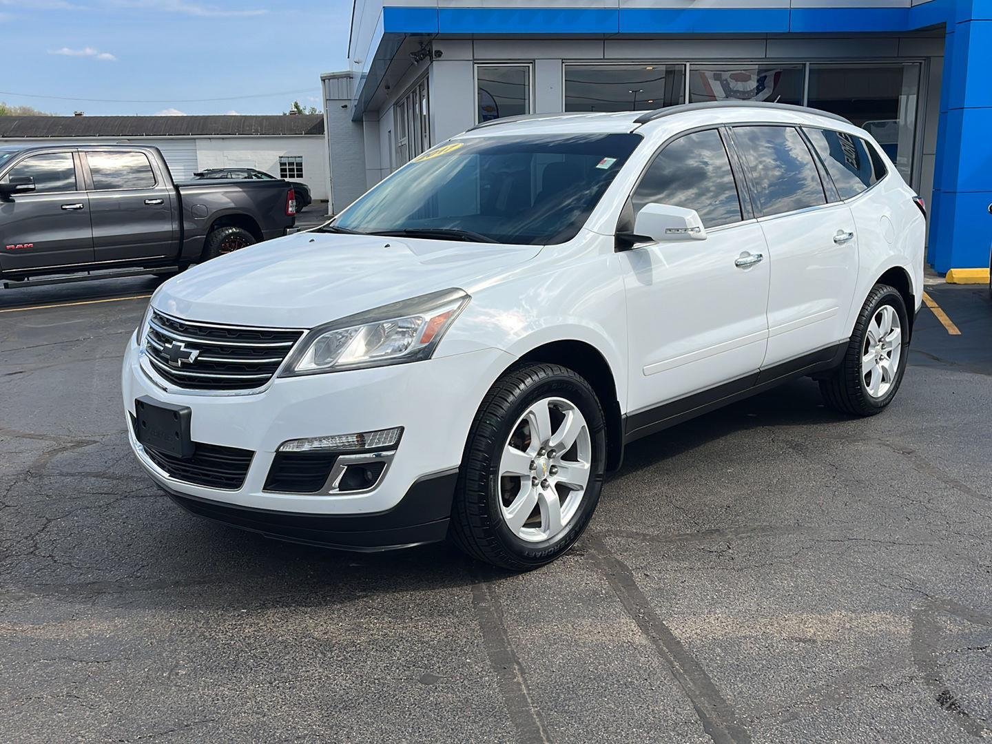 Used 2017 Chevrolet Traverse 1LT with VIN 1GNKRGKDXHJ346335 for sale in West Union, OH