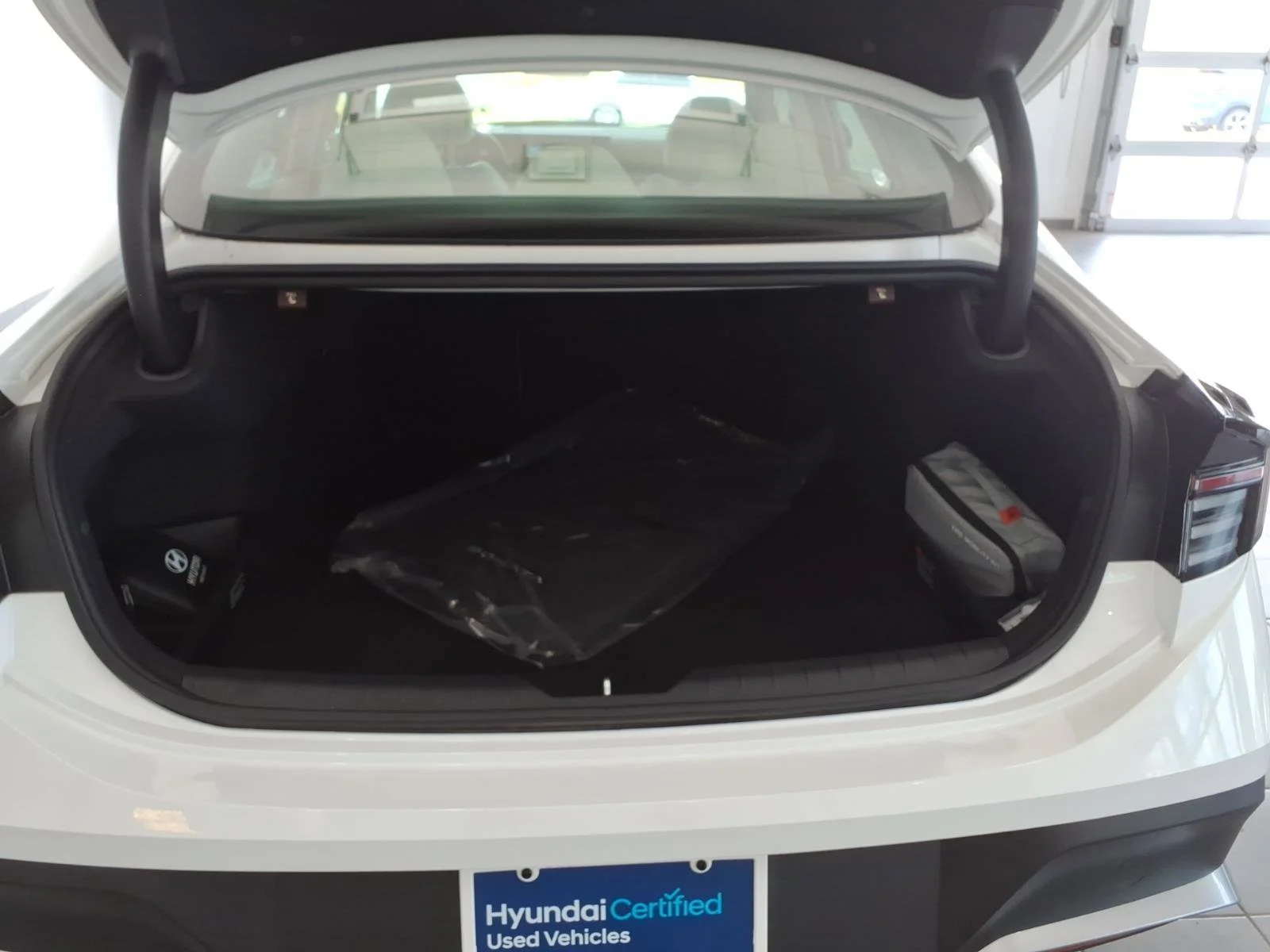Used 2025 Serenity White Hyundai SE image 17