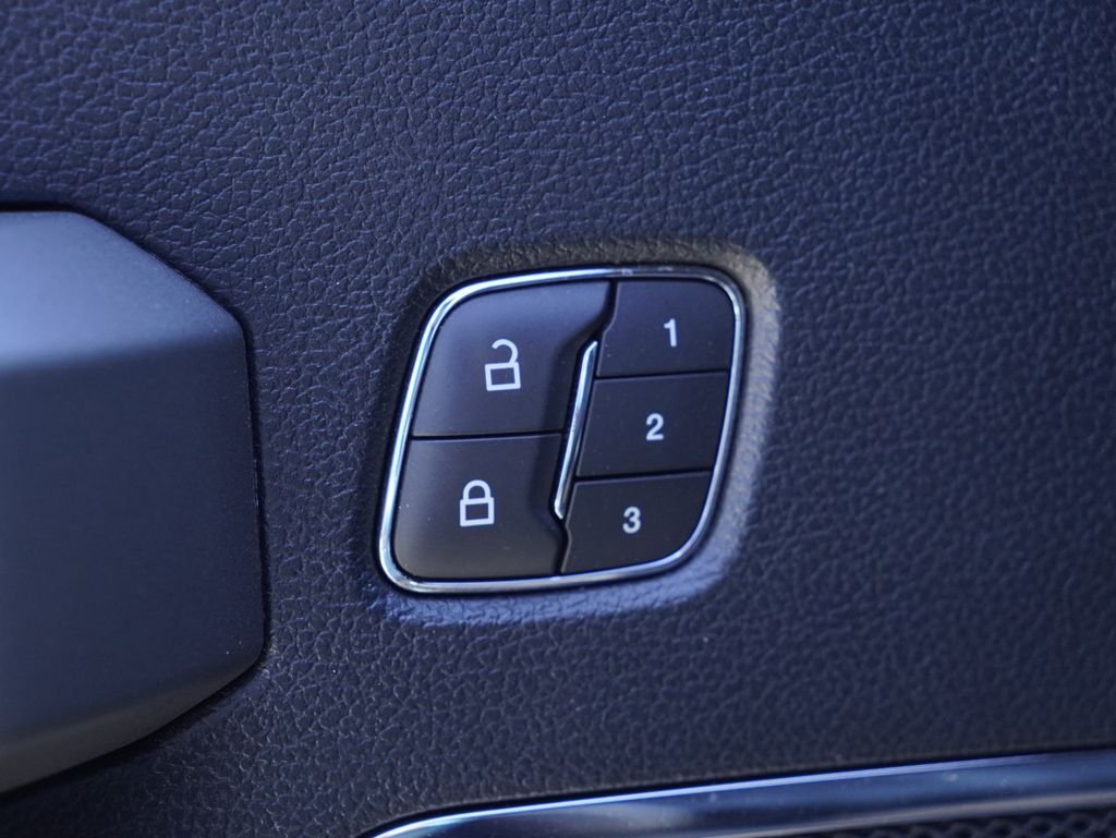 Used 2019 Black Ford Platinum image 7