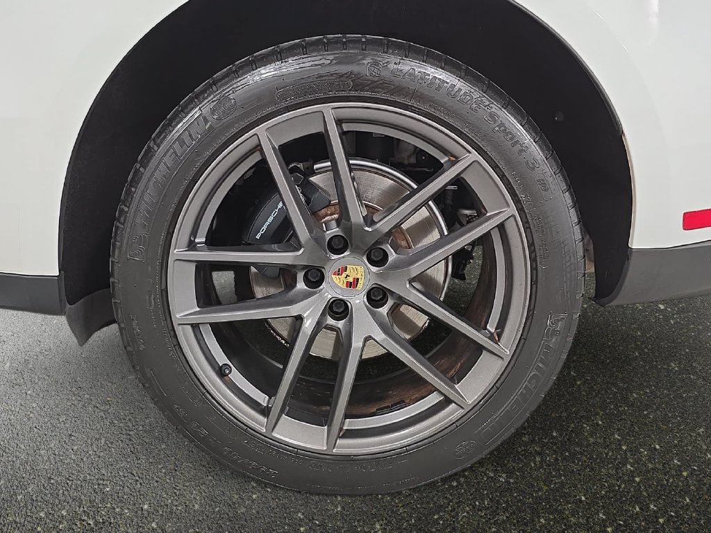 Certified Used 2023  Porsche T image 29