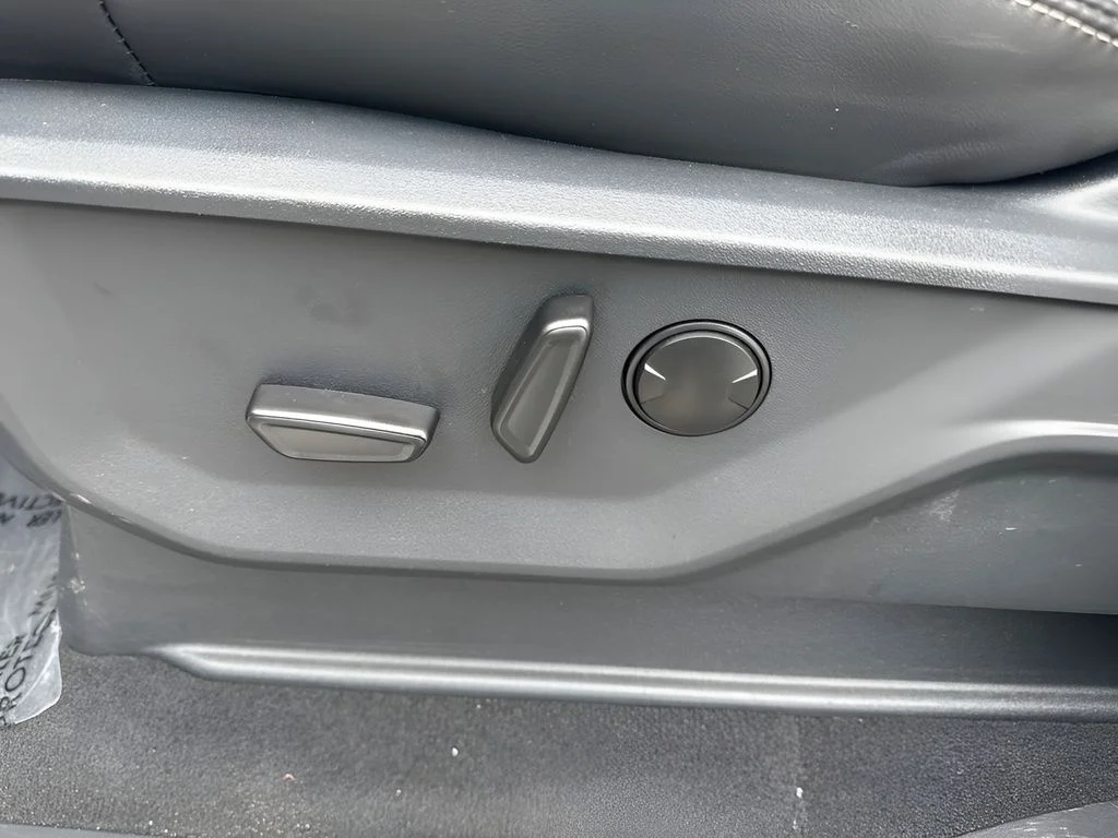 Used 2025 White Ford Platinum image 10