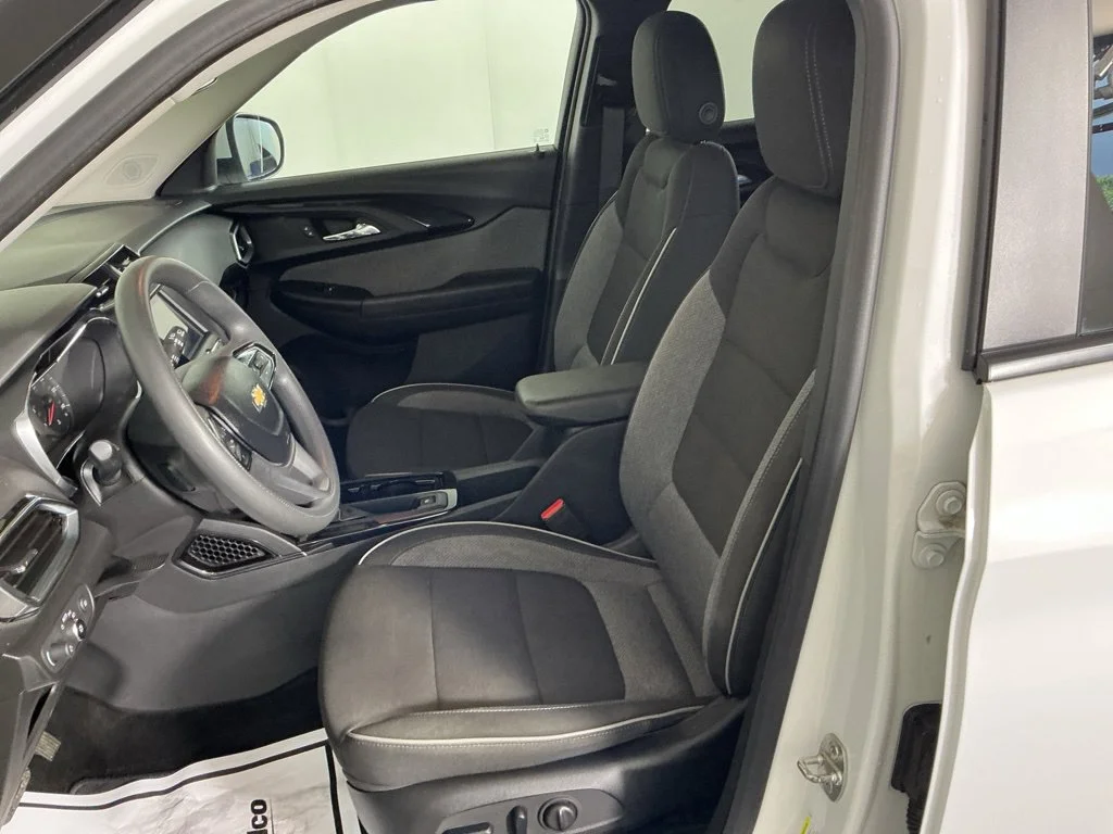 Used 2023 SUMMIT WHITE Chevrolet LT image 11