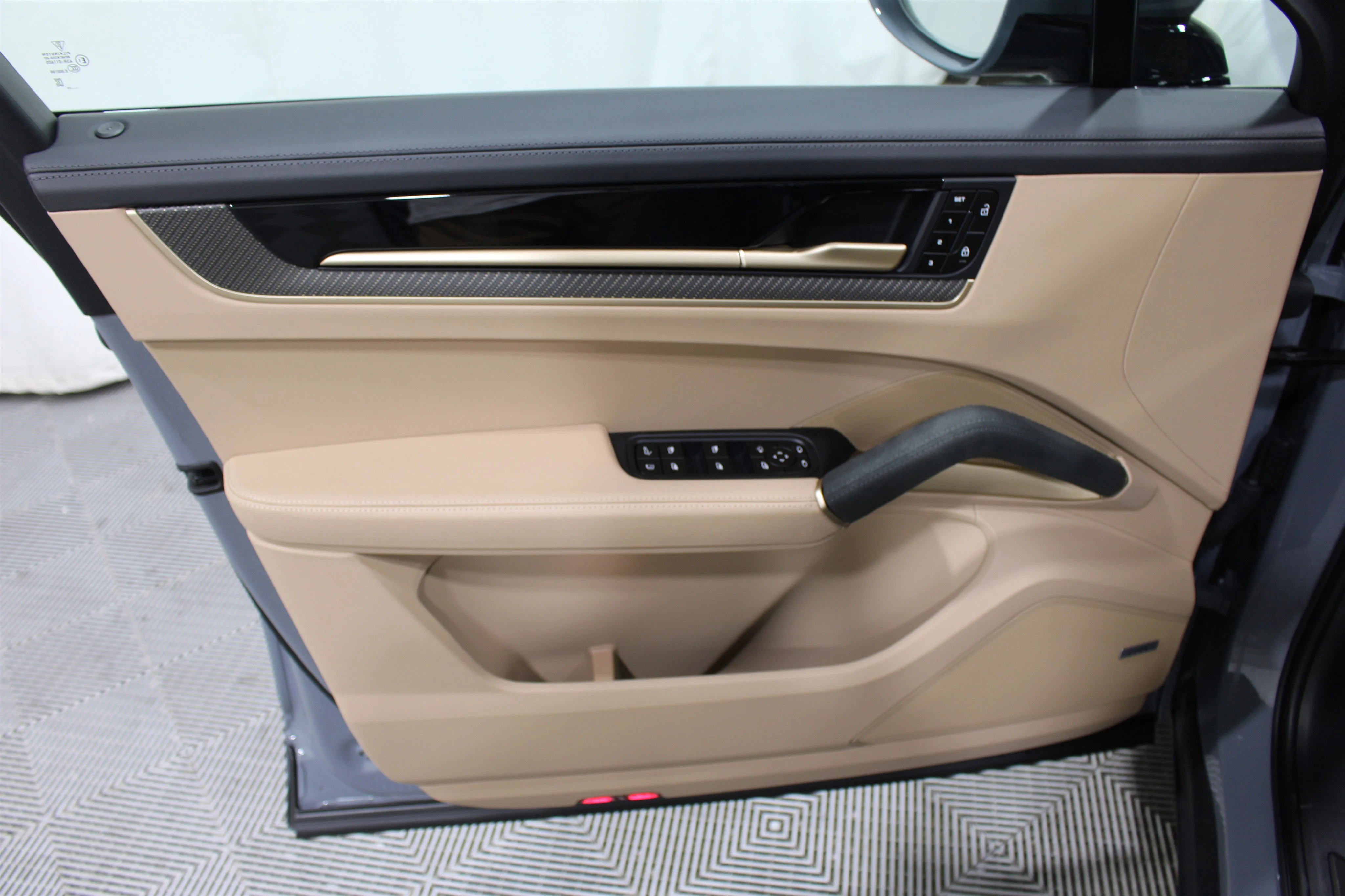 2025 Porsche Cayenne Coup Turbo E-Hybrid - Photo 6