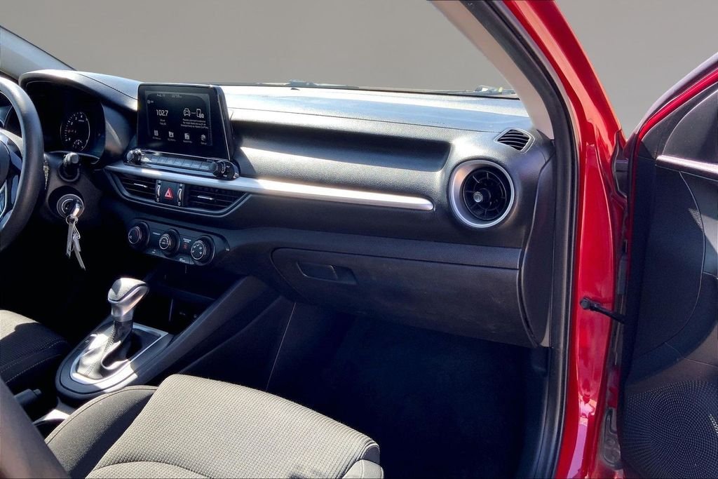 Used 2020 Currant Red Kia LXS image 16