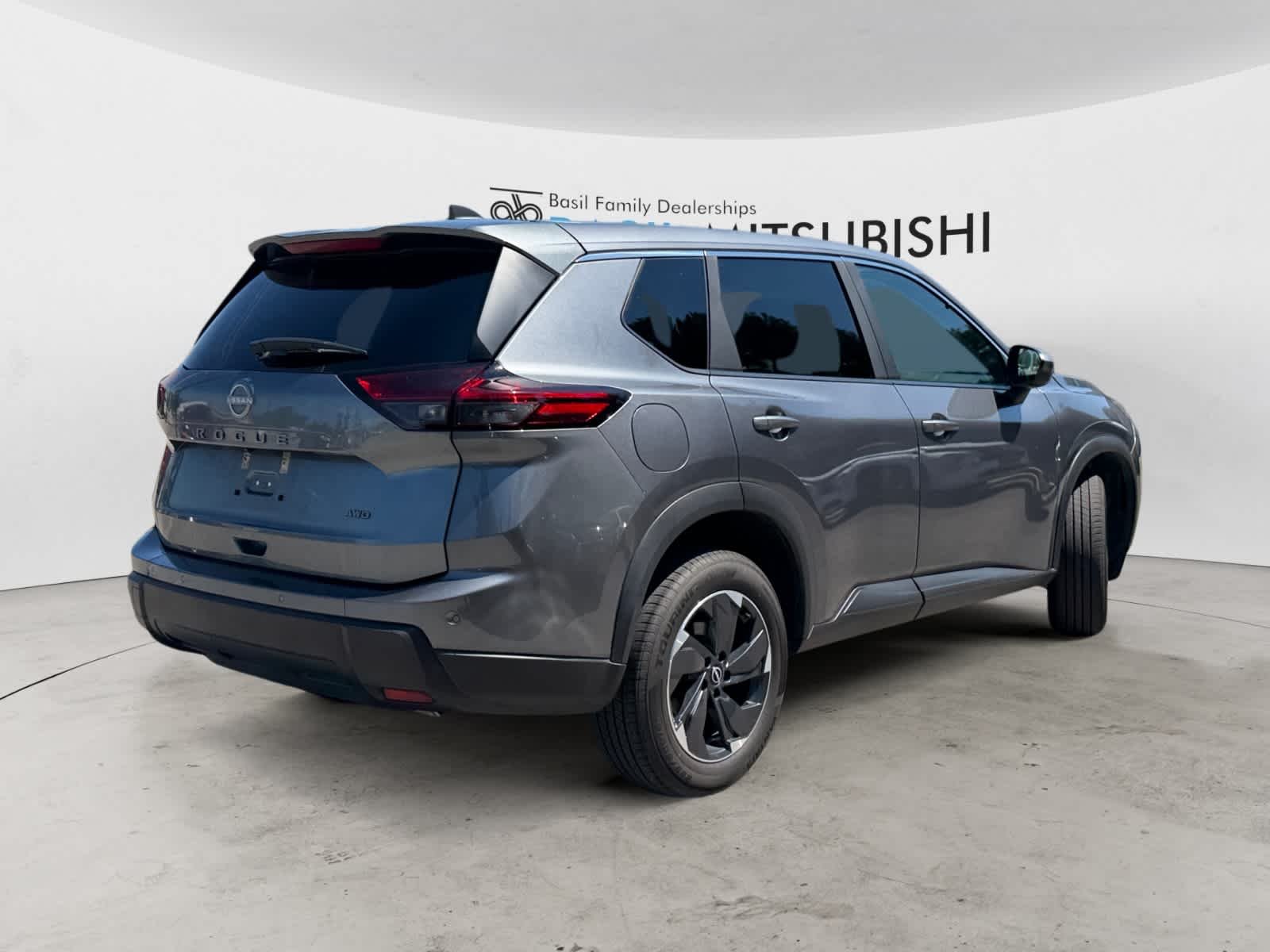 Used 2025 Gun Metallic Nissan SV image 5