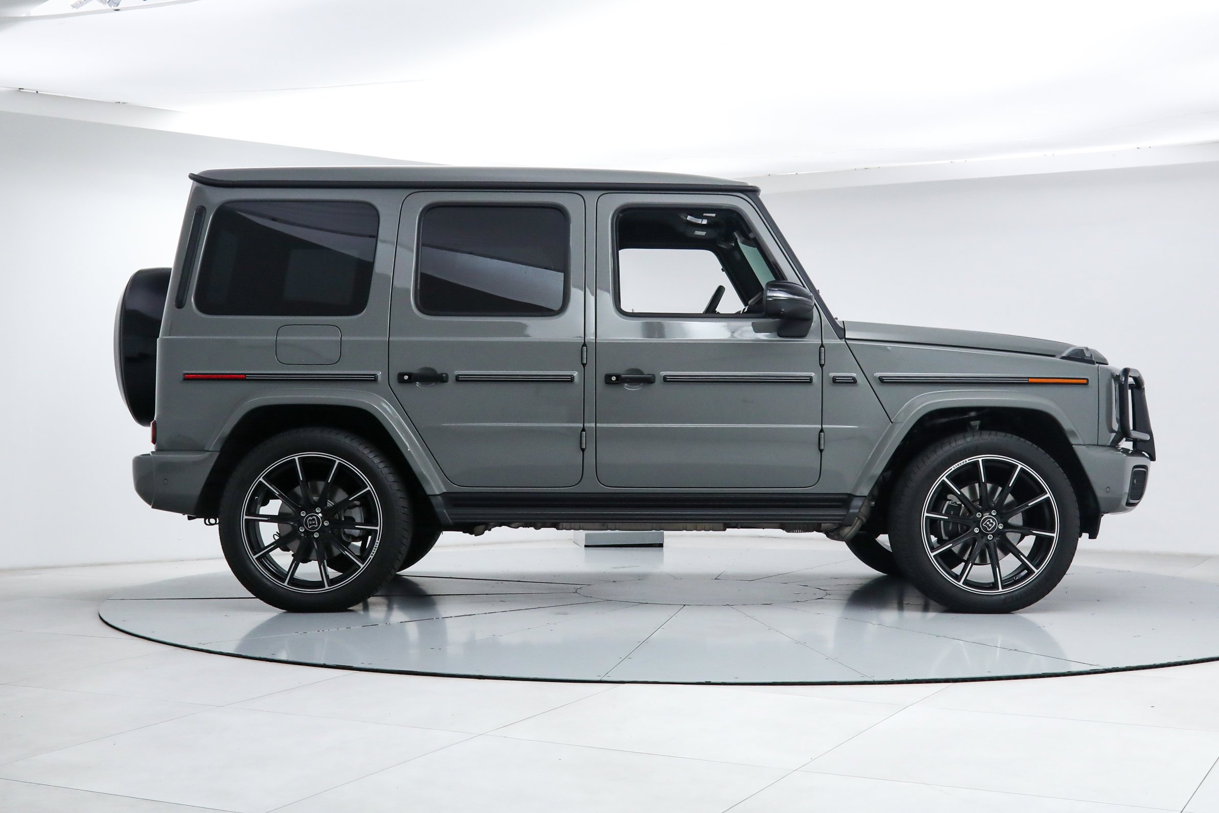 Used 2025 Gray Mercedes-Benz G 550 image 6