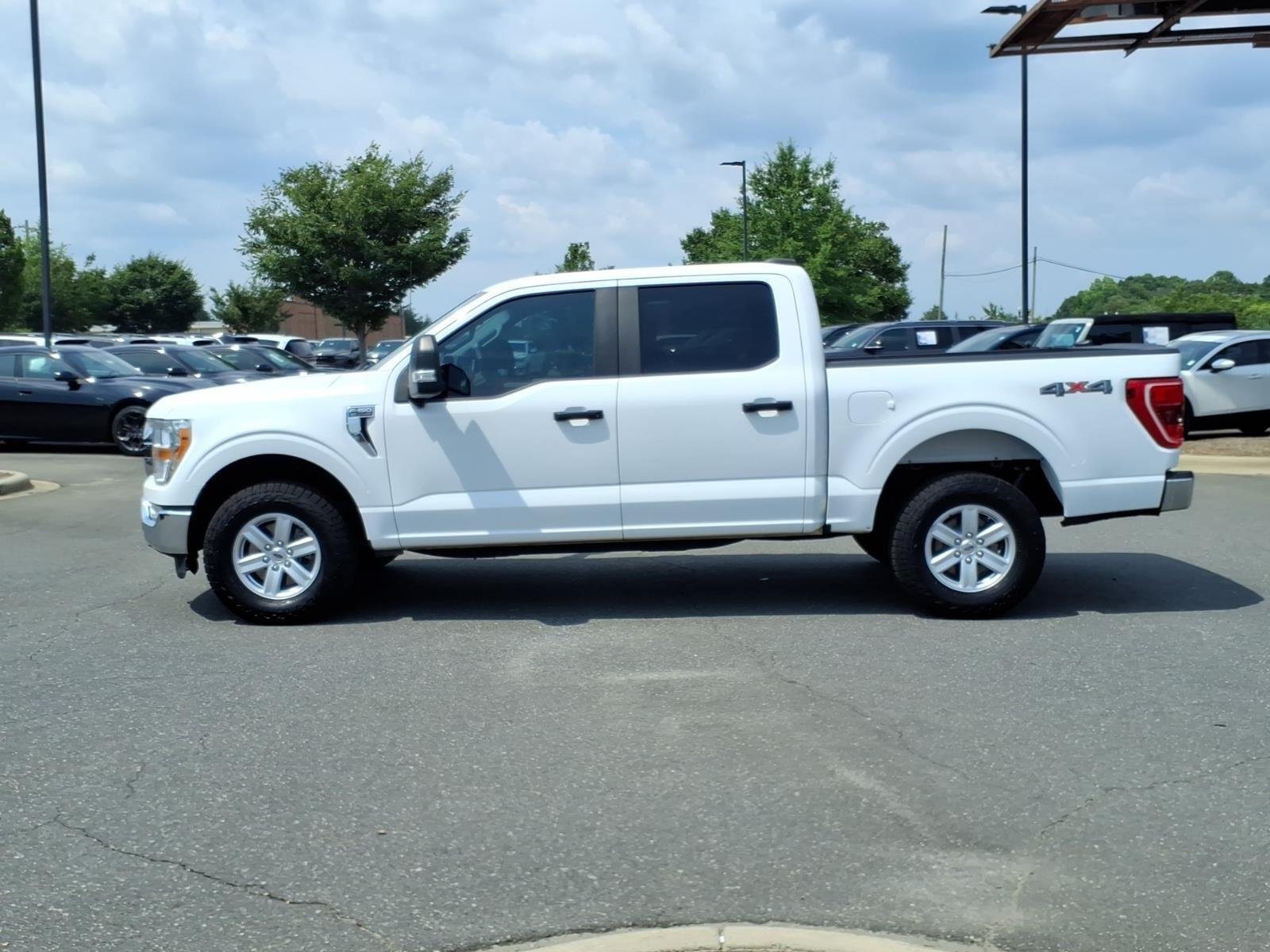 Used 2022 Oxford White Ford XLT image 3